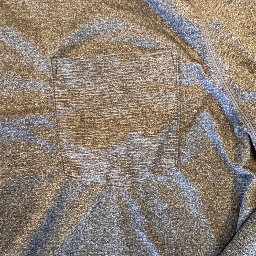 Vuori Men's Heathered Gray Long Sleeve Tee with Pocket M - Picture 3 of 3